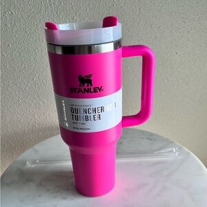 Stanley Quencher H2.0 Tumbler - Hot Pink